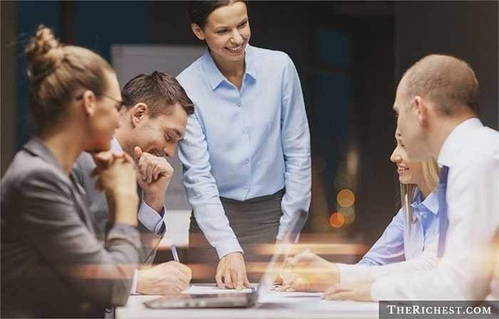 Quản lý. Nhiều phụ nữ thường từ bỏ công việc quản lý để lo lắng nhiều hơn và dành nhiều thời gian hơn cho gia đình nhưng thực tế thường thì 'sếp' nữ sẽ tỉ mẩn, nghiêm khắc và nguyên tắc hơn 'sếp' nam và điều này tốt cho văn hóa doanh nghiệp