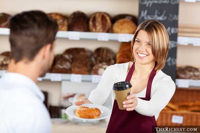 Nhân viên chạy bàn. Đã có nhiều trường hợp các nhà hàng nổi tiếng vì những nữ nhân viên xinh đẹp. Ngoài ra, nghề phục vụ bàn cần tới sự chăm chỉ và nhẹ nhàng của nữ giới hơn 
