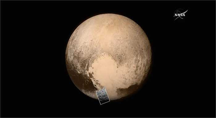 Cấu trúc làm nên những ngọn núi này là băng. Alan Stern - thành viên nhóm nghiên cứu cho hay, lần đầu tiên đã thấy nước đóng băng trên sao Diêm Vương