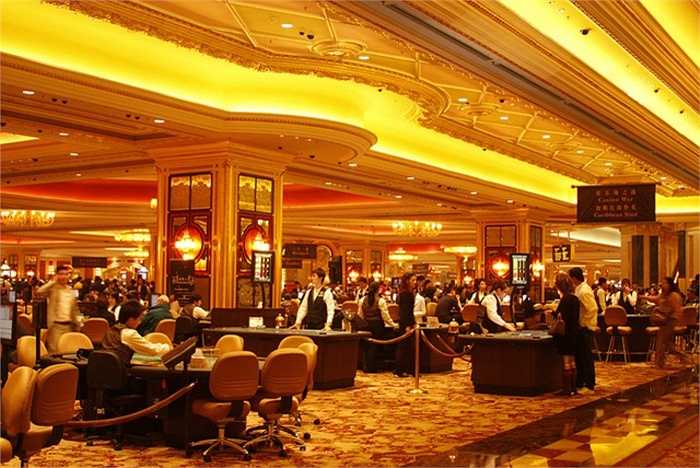 Hình ảnh xa xỉ và lộng lẫy tại một bàn đánh bạc ở Macau