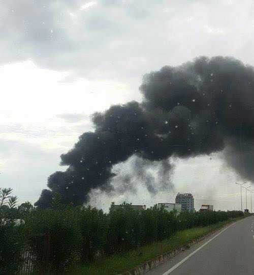 Lửa bốc lên ngùn ngụt ở Bắc Ninh