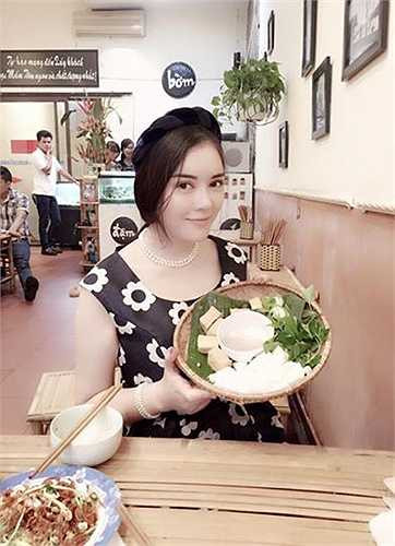 Nhưng cũng rất giản dị trong đời thường.