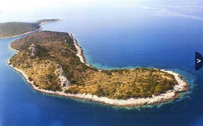 Đảo Nissos Sofia - 6 triệu USD. Đây là hòn đảo thuộc sở hữu của một cá nhân và được thiết kế như khu ramsar - vùng ngập nước với hệ sinh thái đa dạng 