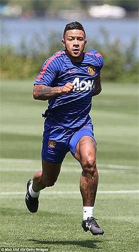 Những bắp thịt ở vùng đùi và bắp chân của ngôi sao người Hà Lan to lớn dị thường