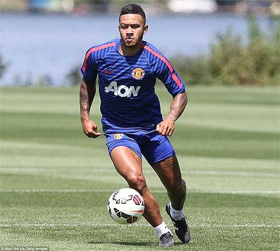 Tiền vệ trẻ này tiết lộ, ngoài những buổi tập chính cùng toàn đội, anh còn tranh thủ thêm thời gian tập riêng tại nhà