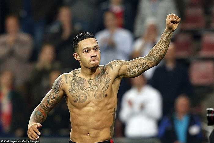 Rất nhiều người đã gọi Memphis Depay là 'Ronaldo Hà Lan' bởi rất nhiều điểm tương đồng: cùng đá cánh, sút phạt tốt, thể lực hoàn hảo và có ý chí cầu tiến