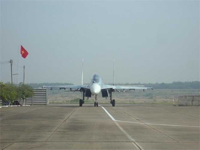 Trang tin QQ.com nói những hình ảnh Su-30 tuần tra ở Trường Sa được lấy từ các trang chính thống của Việt Nam