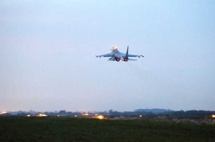 Su-30 cất cánh