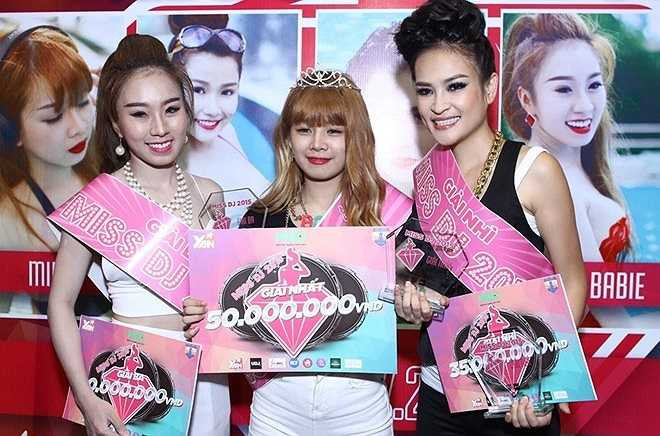 3 cô gái đạt giải cao nhất trong cuộc thi