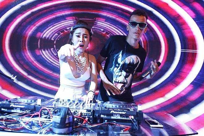 Sự kết hợp giữa DJ Nhung Babie (Trần Thị Tuyết Nhung, sinh năm 1993) cùng rapper CJ được khán giả ủng hộ nồng nhiệt. Tuyết Nhung có sở trường là dòng nhạc vinahouse nhưng trong đêm chung kết, cô mạnh dạn chọn dòng nhạc EDM để làm mới bản thân.