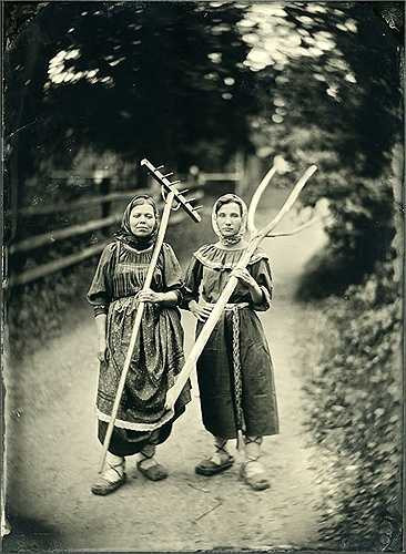 Trang phục của phụ nữ vào ngày mùa