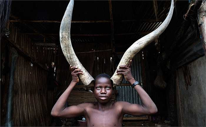 Đầu và xác những con thú là nguyên liệu không thể thiếu được trong các buổi lễ tế thần linh của người dân nơi đây.