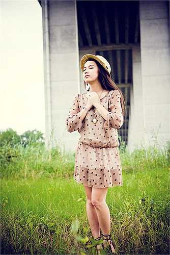 Sau 1 năm du học về, Xuân Nghi gây bất ngờ với hình ảnh xinh đẹp. Thiếu nữ 17 tuổi ngoài việc về nước nghỉ ngơi với gia đình còn tham gia một số show ca nhạc.