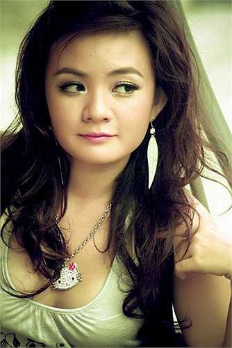 Khi những bức ảnh thiếu nữ của Xuân Mai được chia sẻ, nhiều người bất ngờ vì sự thay đổi của cô