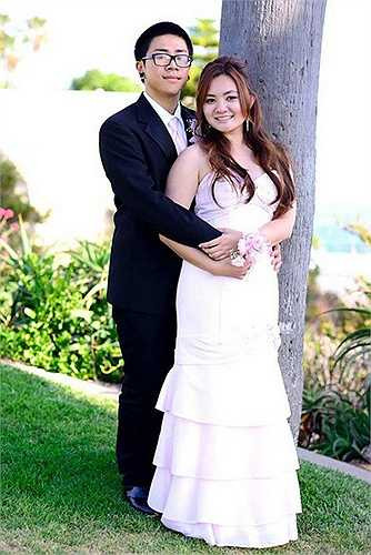 Tháng 6.2013, Xuân Mai cùng bạn trai mặc trang phục cô dâu chú rể khiến nhiều người bất ngờ. Sau đó, nữ ca sĩ khẳng định đó chỉ là hình ảnh chụp trong lễ tốt nghiệp.