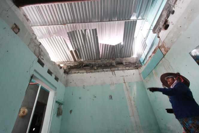 Hàng trăm người kéo lên UBND huyện vì thai phụ bị đánh