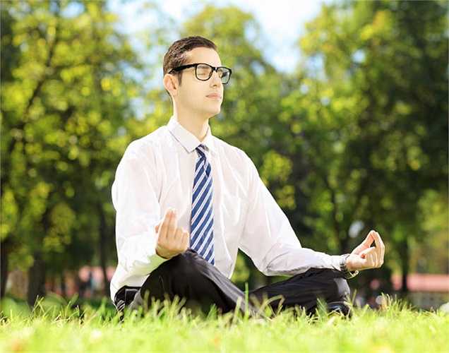 Thiền: Thức dậy sớm tạo cơ hội cho bạn có thể ngồi thiền. Đàn ông nên được cân bằng cảm xúc tất cả thời gian và thiền giúp họ làm điều đó.