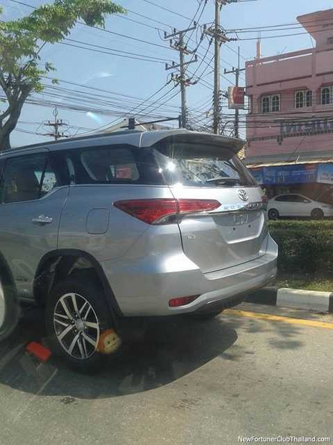 Toyota Fortuner 2016 bị 'chộp' trên đườngThái Lan trước giờ G