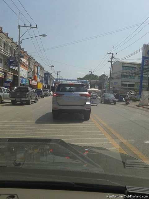 Toyota Fortuner 2016 bị 'chộp' trên đườngThái Lan trước giờ G