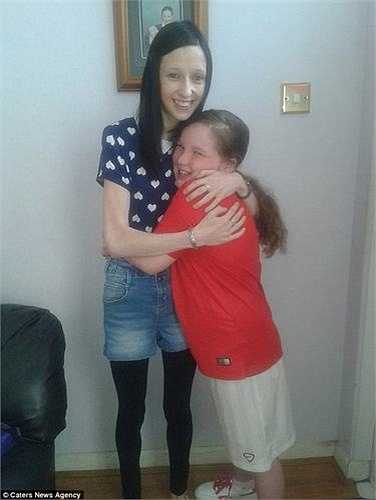 Cuối năm 2014, Jade đến gặp bác sĩ và bắt đầu tiến hành điều trị chứng biếng ăn. Bác sỹ khuyên Jade nên bảo lưu năm cuối vì lo sợ sức khỏe của Jade quá yếu. 