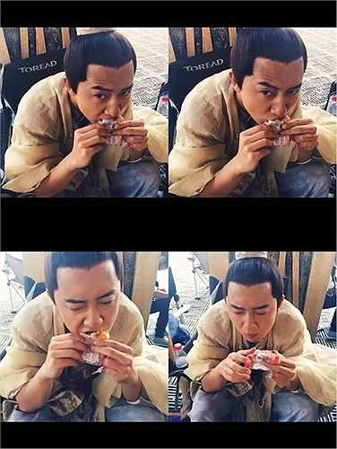 'Ta cũng vậy..., phải nạp năng lượng gấp 4 lần mới được.'