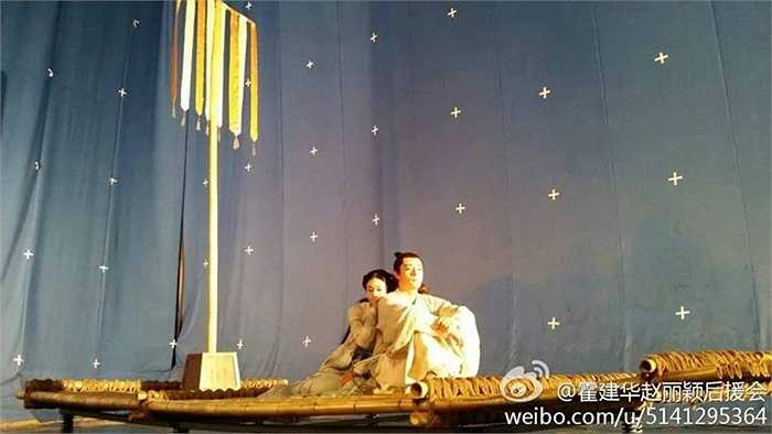 'Sư phụ, chúng ta đang đi đâu vậy?', 'Chúng ta đang lênh đênh trên biển.', 'Biển đây sao?', 'Ừ, đạo diễn nói vậy.' 