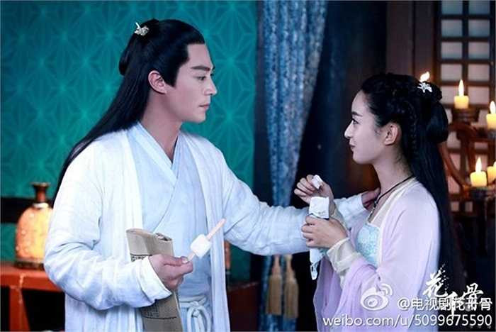 'Đúng là ý hay. Vậy thì ta với ngươi mỗi người một cây kem nhé Tiểu Cốt'.