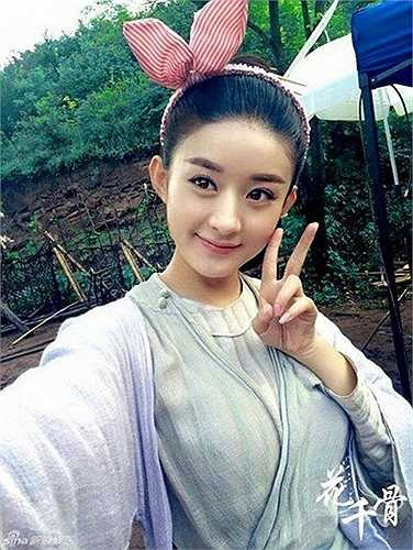 'Ăn kem xong rồi chụp 1 tấm trước khi vào cảnh quay mới thôi!'