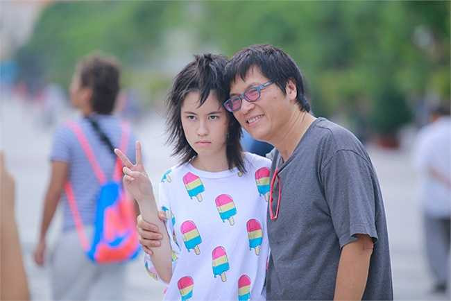 Được biết, gia đình Ngọc Lễ sẽ ở lại Việt Nam một tháng để thăm bà con, họ hàng cũng như lên kế hoạch đi du lịch hè cùng nhau. Ngoài ra, nếu sắp xếp được thời gian, vợ chồng Xe đạp ơi cũng sẽ nhận lời tham gia một số chương trình, đêm nhạc để vơi bớt cảm giác nhớ sân khấu quê nhà. (Nguồn: Dân Việt) 