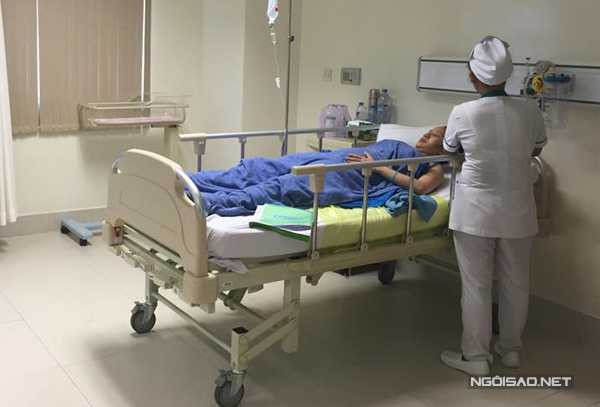 Gần 5 tiếng sau ca sinh mổ Khánh Thi mới tỉnh dậy, nữ hoàng dance sport bật khóc khi thấy Phan Hiển.