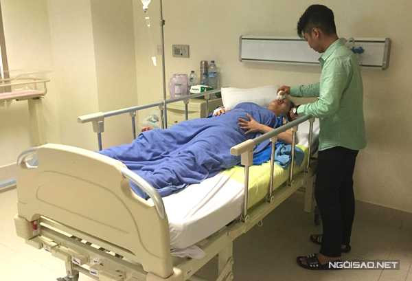 Gần 5 tiếng sau ca sinh mổ Khánh Thi mới tỉnh dậy, nữ hoàng dance sport bật khóc khi thấy Phan Hiển.