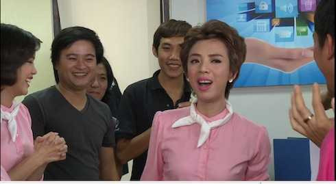 Thu Trang hạnh phúc vì được tổ chức sinh nhật bất ngờ.