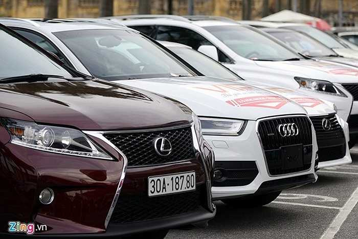 Số lượng đăng ký bán gần 600 chiếc. Các dòng xế hộp được bày bán ở đây ngoài các hãng đang bán chạy tại Việt Nam là Kia, Hyundai của Hàn Quốc đa phần là xe thuộc phân khúc hạng sang hoặc thương hiệu lớn như Land Rover, Lexus, Audi, Mercedes - Benz. Ngoài ra còn có dòng siêu sang như: Jaguar, Bentley, Hummer... 