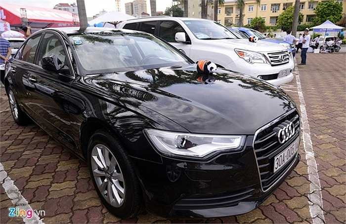 Xe sang Audi sản xuất 2013 được rao bán tại chợ với giá 1,95 tỷ đồng. 