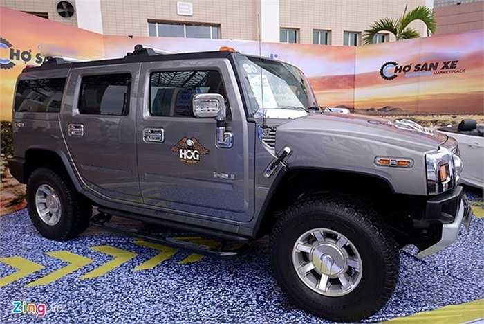 Hummer H2 sản xuất năm 2008 được bán với giá 2,88 tỷ đồng. Xe chạy động cơ 16/OHV 4X4, xe tiêu hao nhiên liệu 28 lít/100 km. 