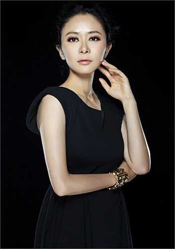 Diễn viên Trương Hằng khoe vẻ mặn mà trong loạt ảnh mới. 