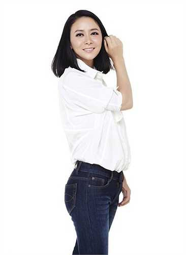 Người đẹp đã kết hôn, con gái đầu lòng chào đời đầu năm 2012. 