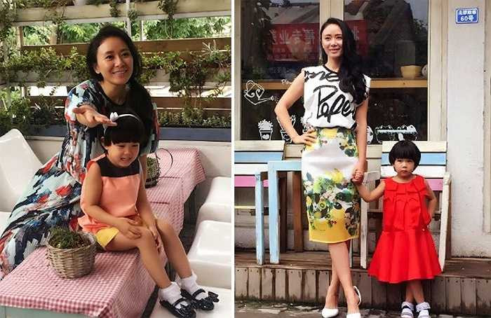 Trương Hằng và con gái trong buổi chụp hình cho tạp chí. 