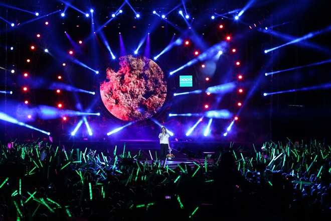 Live Concert Heart Beat thu hút hàng chục nghìn fan hâm mộ có mặt và cháy hết mình cùng Mỹ Tâm.