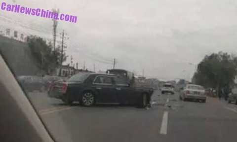 Limousine bạc tỷ Hongqi L5 'Made in China' bị tai nạn thảm khốc