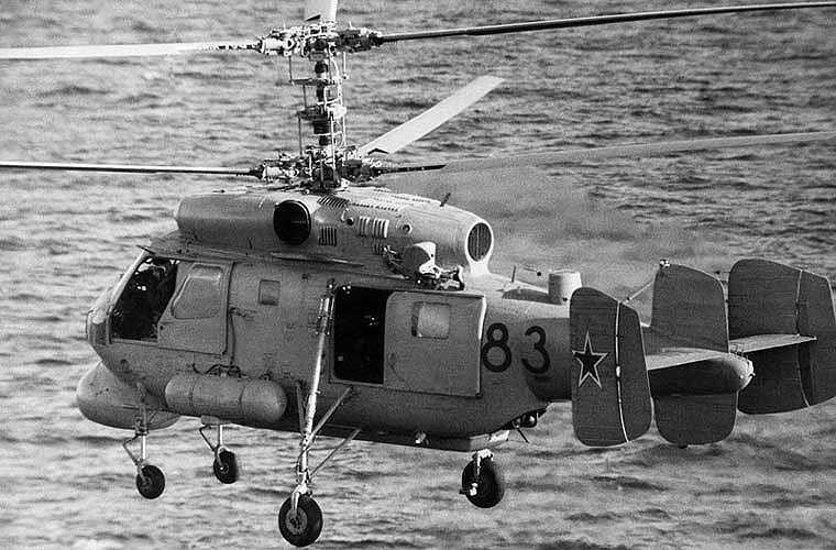  Điểm làm cho Ka-25 độc đáo hơn các dòng trực thăng khác trên thế giới chính là cơ cấu cánh quạt nâng thiết kế 'sơ đồ cánh quạt đồng trục' (hai cánh quạt chồng lên nhau). Đặc điểm của sơ đồ này là không có cánh quạt đuôi mà có 2 bộ cánh quạt nâng đồng trục quay ngược chiều nhau để triệt tiêu mô men quay thân máy bay. Sơ đồ cánh quạt này có rất nhiều ưu điểm: vì có 2 cánh quạt nâng nên đường kính, vận tốc quay của cánh quạt không cần lớn lắm cho phép cánh quạt hoạt động trong khoảng hiệu suất cao