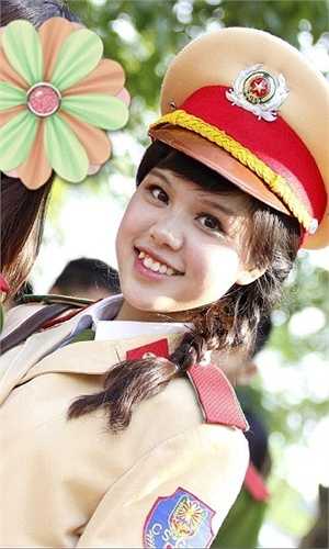 Khi còn là học viên, Hồng Nhung luôn tích cực tham gia các hoạt động ngoại khóa, văn nghệ của Học viện Cảnh Sát nhân dân.
