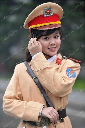 Mơ ước trở thành công an đã thôi thúc cô đăng ký thi vào ngành Cảnh sát giao thông.