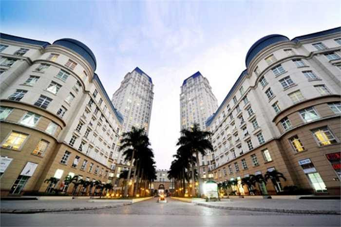 Nhiều thông tin cũng khẳng định, trước khi tậu căn biệt thự rộng 500m2, gia đình Trương Ngọc Ánh từng sống trong căn penhouse rộng 240 m2 tại khu đô thị siêu sang The Manor. Căn penhouse ước tính có giá hơn 1 triệu USD ở thời điểm năm 2011