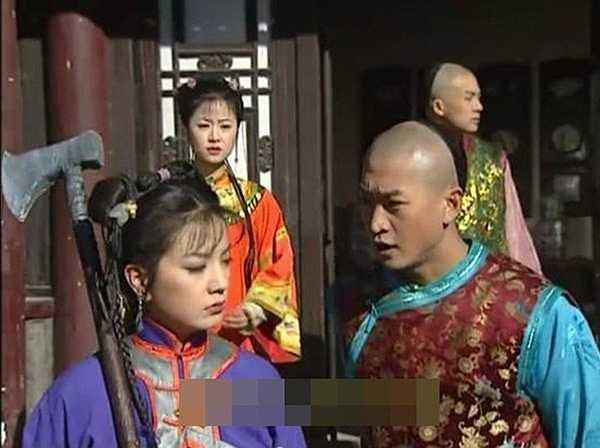 Có thể thấy chiếc rìu trên tay Tiểu Yến Tử (Triệu Vy) trông khá khác...