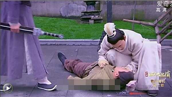 ..thu hẹp lại còn vài giọt khi đổi góc máy.