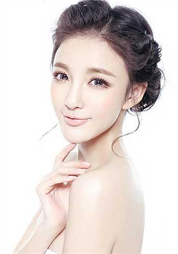 Nhờ phẫu thuật thẩm mỹ, Lưu Vũ Hân có được gương mặt Vline hoàn hảo.