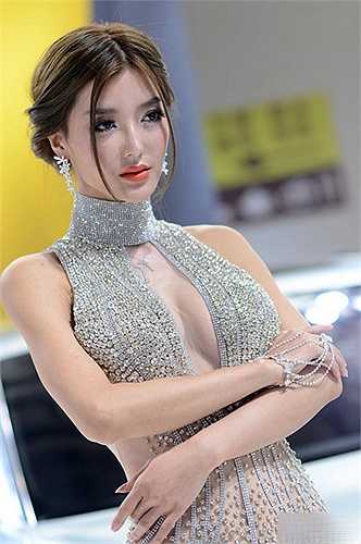 Vẻ đẹp nóng bỏng của siêu mẫu 9X.