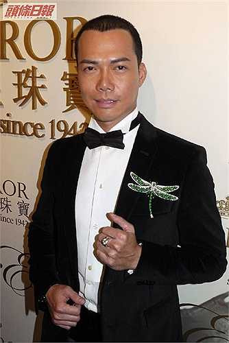 Diễn viên Người trong giang hồ vẫn giữ được sự phong độ của mình qua từng vai diễn. Mới đây, vợ chồng anh vừa chào đón cậu con trai đầu lòng sau 10 năm kết hôn.