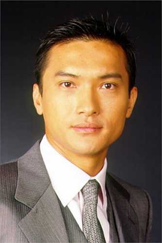 Vào thời hoàng kim của TVB, Trần Cẩm Hồng là gương mặt quen thuộc với đông đảo khán giả với nhiều bộ phim xuất sắc như Loạn thế tình thù, Thử thách nghiệt ngã, Hồ sơ trinh sát 4… Sau một thời gian, anh sang Đại lục đóng phim nhưng không thành công như mong đợi.